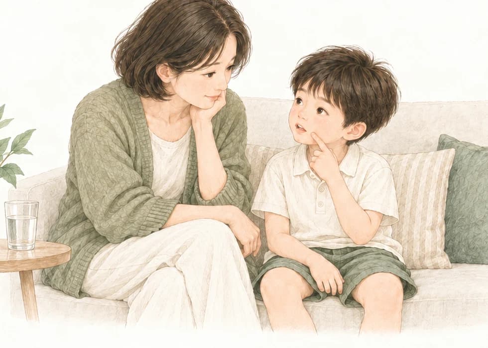 孩子指着嘴巴，妈妈俯身询问他的感受